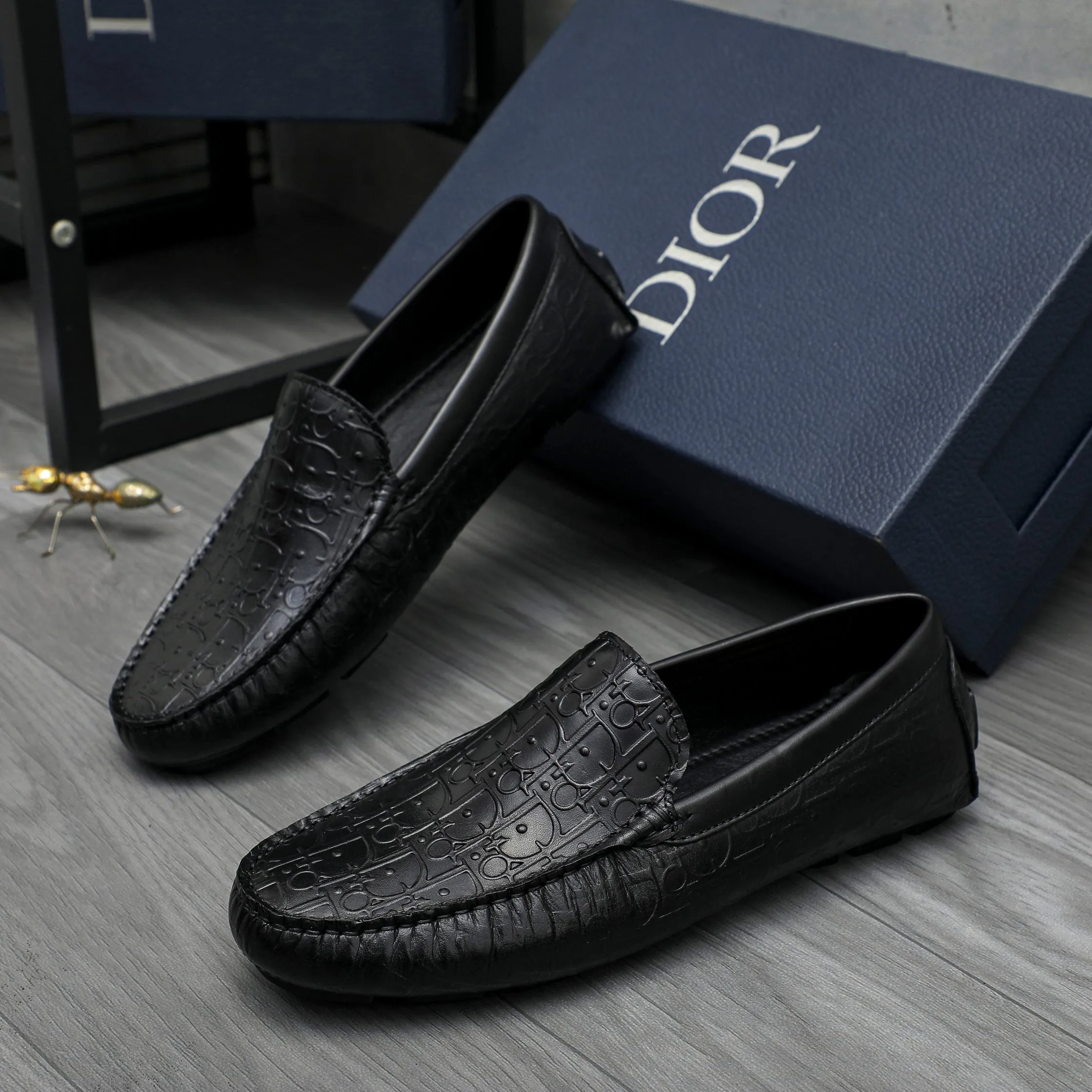 Men's shoes 💰p420 Product trademark: Dior "Dior" casual slip-on men's shoes Regular size: 38-44 Product materials: Selected embossed cowhide upper, sheepskin lining, rubber outsole